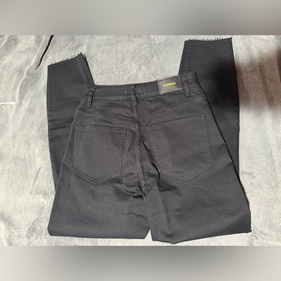 [Express] NWT High Waisted Curvy
Skinny Jeans - Picture 9 of 9